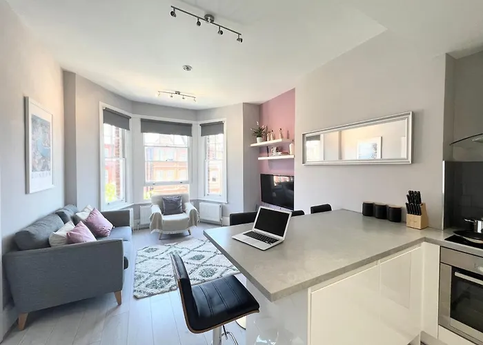 2 Bedroom Apartment In South Hampstead