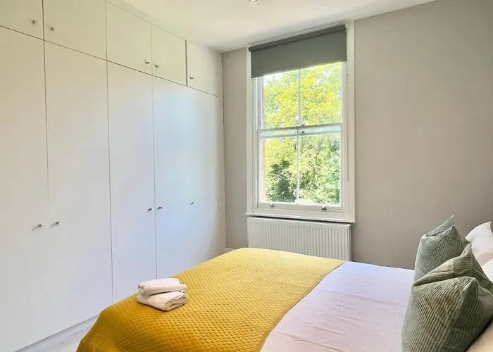 2 Bedroom Apartment In South Hampstead